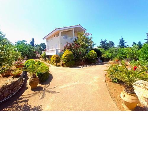 Geralis Lodge