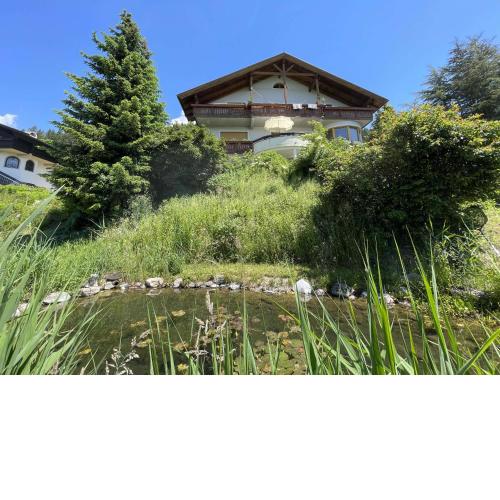 geräumige neu ausgestattete Ferienwohnung mit Seeblick und Bergpanorama