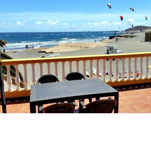 Geräumiges Ferienhaus für die ganze Familie in direkter Strandlage und mit großer Terrasse mit Meerblick