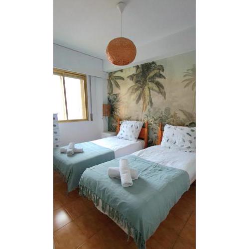 Gerona apartment on the Strip with pool & parking