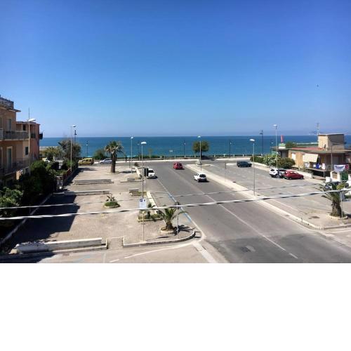 GIRASOLE a due passi dal mare