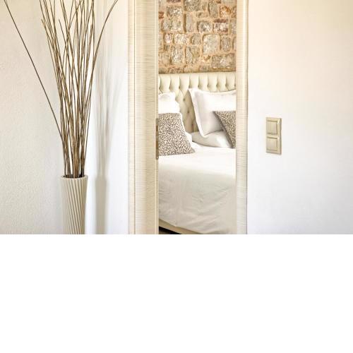 G&K Stone Suites