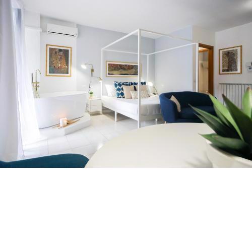 Glamorous flat with Jacuzzi and king size bed