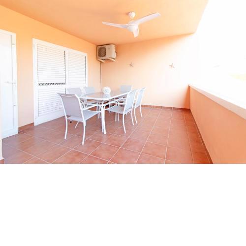 Global Properties, Acogedor adosado en la playa de Corinto