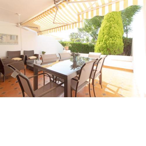 Global Properties, Adosado con piscina en la playa de Canet