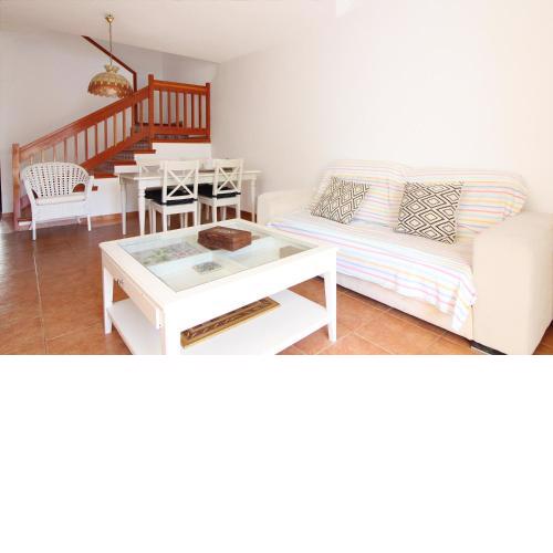 Global Properties, Adosado en la playa con piscina