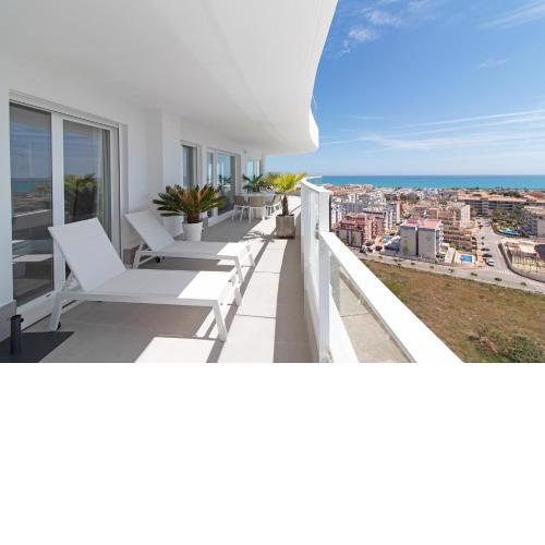 Global Properties, Apartamento con piscina privada y terraza con vistas a la costa