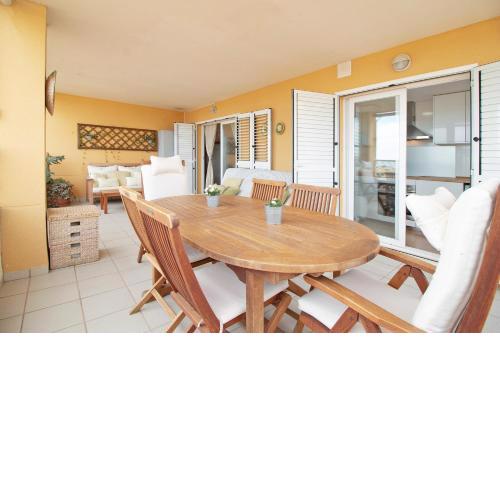 Global Properties, Apartamento con piscina y gran terraza en la playa