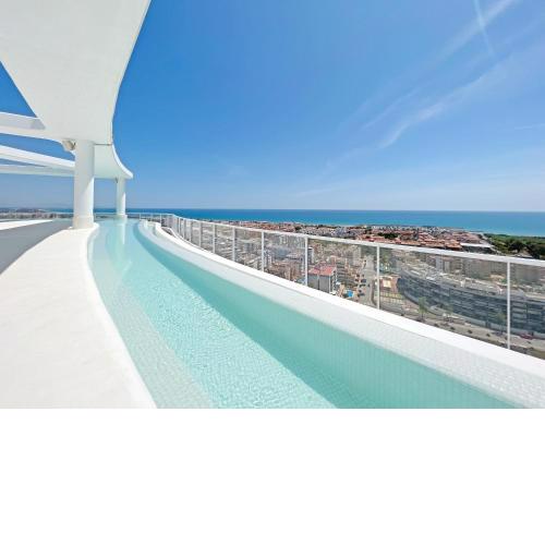 Global Properties, Apartamento con terraza y vistas a la costa mediterranea
