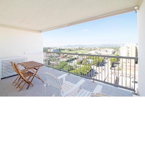 Global Properties, Moderno apartamento con piscina en la playa de Canet