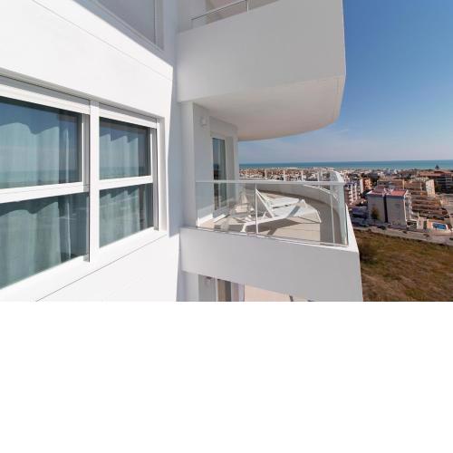 Global Properties, Moderno apartamento con vistas a la costa mediterranea en Gran Canet