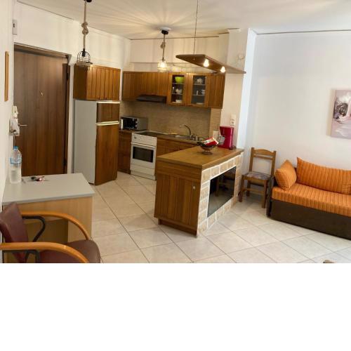 Glyfada beach and Golf modest apartment with balcony