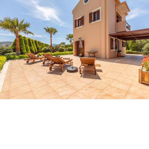 Gold Crest Home in Drapanias beach, Nopigia