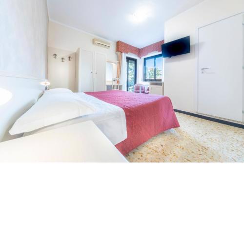 Gold Hotel