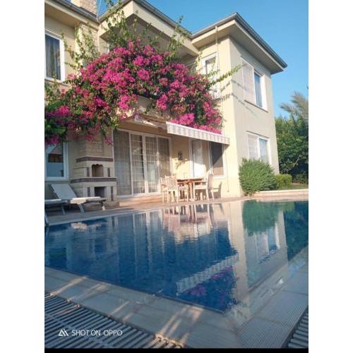 GoldCity Villa with pool