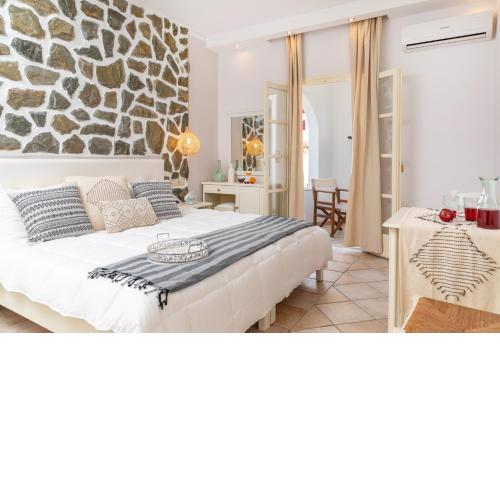 GOLDEN COAST NAXOS