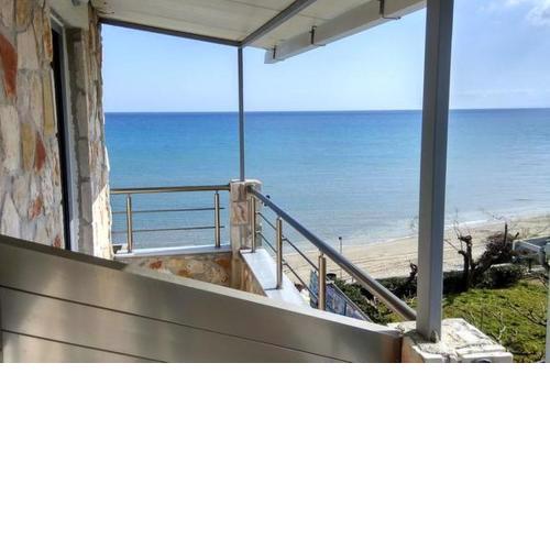 Golden Dolphin Studios & Apartments