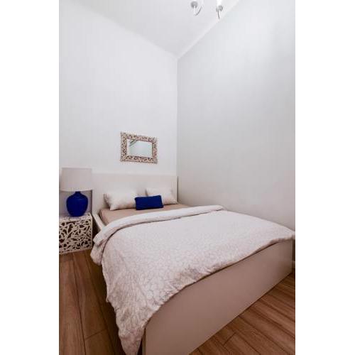 Golden Hand Apartment