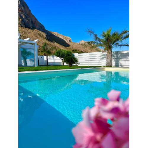 Golden Holiday 2 Ville con piscine indipendenti e separate