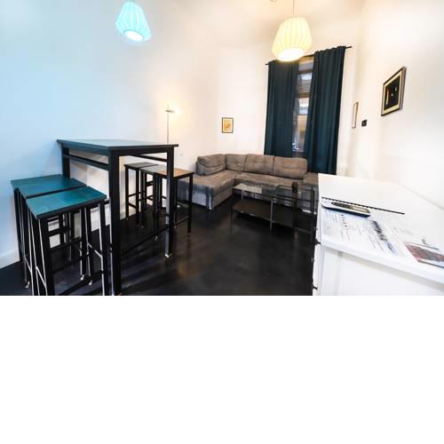 Golden Rhino Apartment in the Downtown