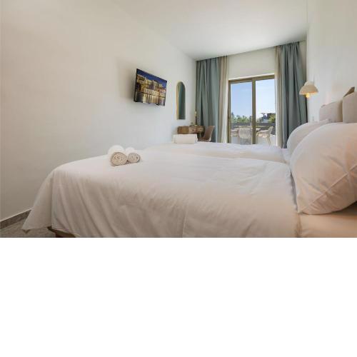 Golden sea suites
