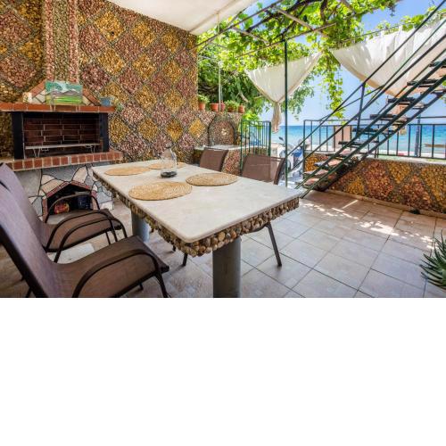 Golden Sunset Beach Apartment