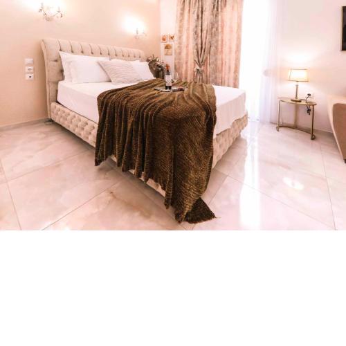 GOLDENSPACE... exquisite central studio