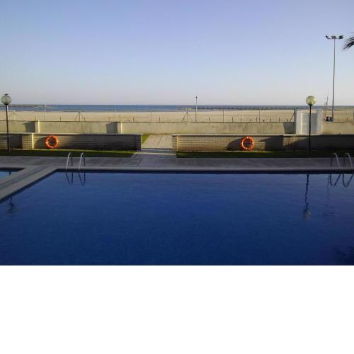 Goldhome - Seafront apartment with pool, BBQ, WIFI