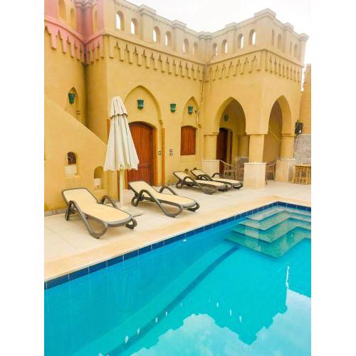 Gold's Villa