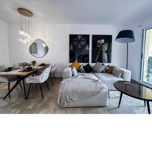 Golf and Pool Apartment La Duquesa Village
