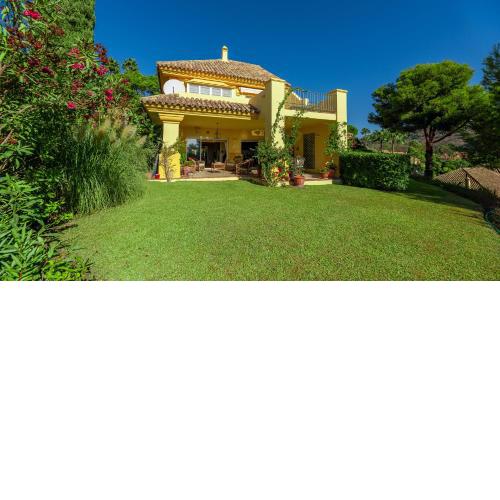 Golf Villa in Marbella, Frontline Golfvilla in RioReal Golf