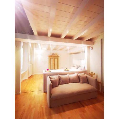 Gombruti14 Boutique Home
