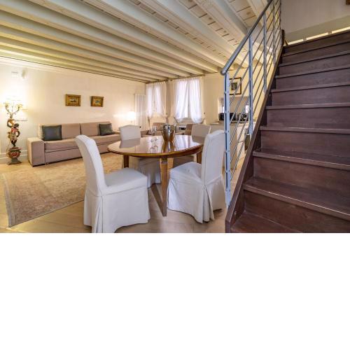Gondola Luxury - Campo Santi Filippo e Giacomo