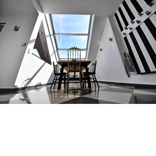 GOOD(wo)MAN'S DESIGNER PENTHOUSE
