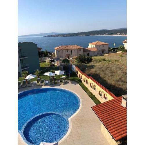 Gorgeous, 1 Bed Apt, Sea Views.