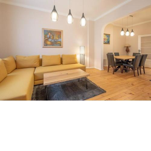 Gorgeous 2 BDRM fully equipped flat, TOP location