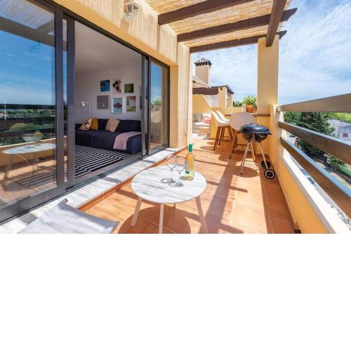 Gorgeous 2 bedroom apartment close to beach RDR298