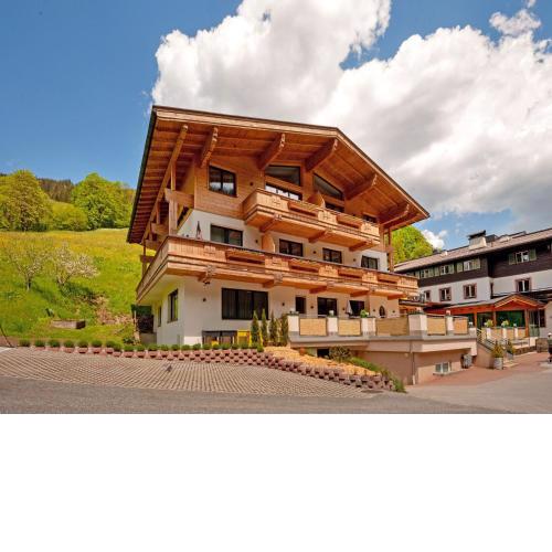 Gorgeous Apartment in Saalbach with Sauna near Ski Slopes