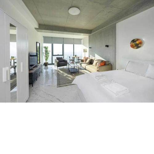 Gorgeous Bright Studio Parking Poolviews! #135
