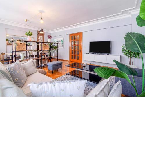 Gorgeous Flat with Lovely Balcony in Nisantasi