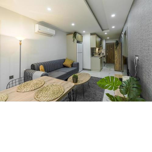 Gorgeous Hideaway with Balcony 10 min to Beach
