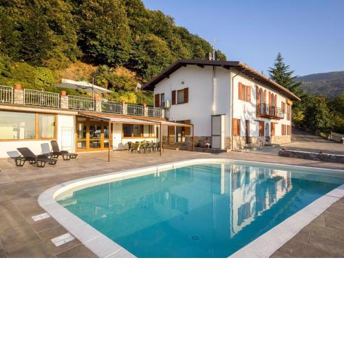 Gorgeous Mansion in Pisogne with Private Swimming Pool