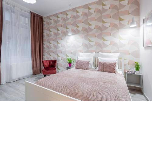 Gorgeous & Super Central Studio
