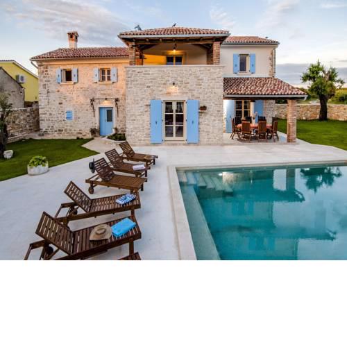 Gorgeous Villa in Krmed With Swimming Pool