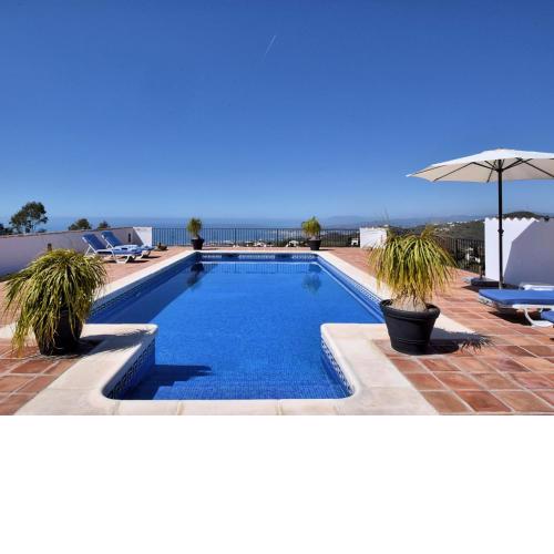 Gorgeous Villa in Sayalonga Costa del Sol with Swimming Pool