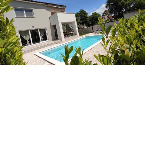 Gorgeous villa Lola with private pool