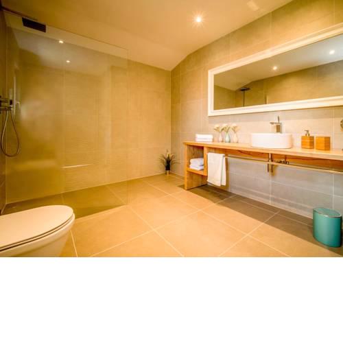 Gostinjac Villa Sleeps 8 with Pool Air Con and WiFi