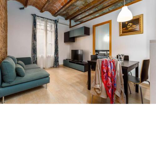 Gracia Gem Ac, Near Fontana Metro, Hipster Haven