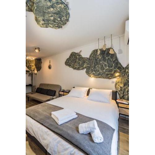 GraffitiSuites#Stone