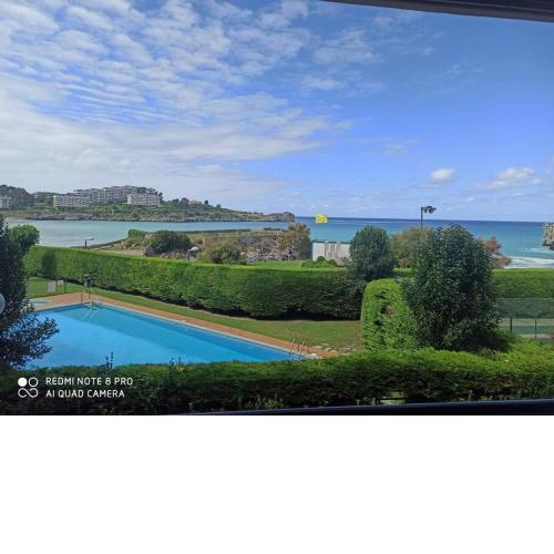 Gran apartamento con vistas al mar en el centro.